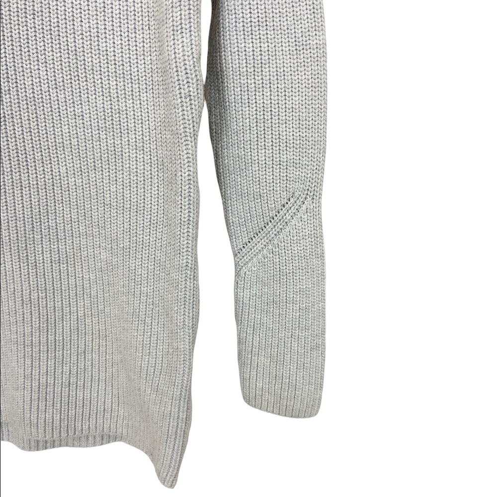 CABI Deep V-Neck Sweater Gray #3531 Size Small Pullover Ribbed Side-Zipper Hem - Picture 4 of 7